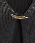 Cropped cardigan a maglia con spilla #nero