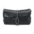 Pochette in pelle martellata #nero