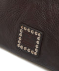 Pochette in pelle martellata #marrone