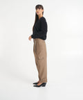 Pantaloni con tasche con patta #marrone