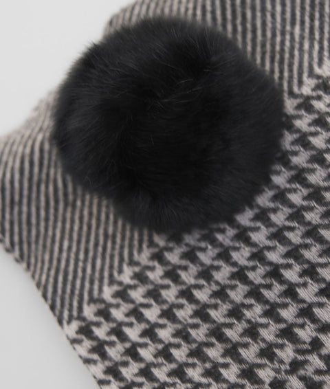 Stola jacquard con pompon #nero