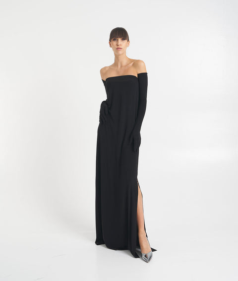 Strapless gown with side slit